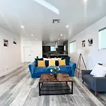 Cheerful 4Br Home With Parking In East Hollywood