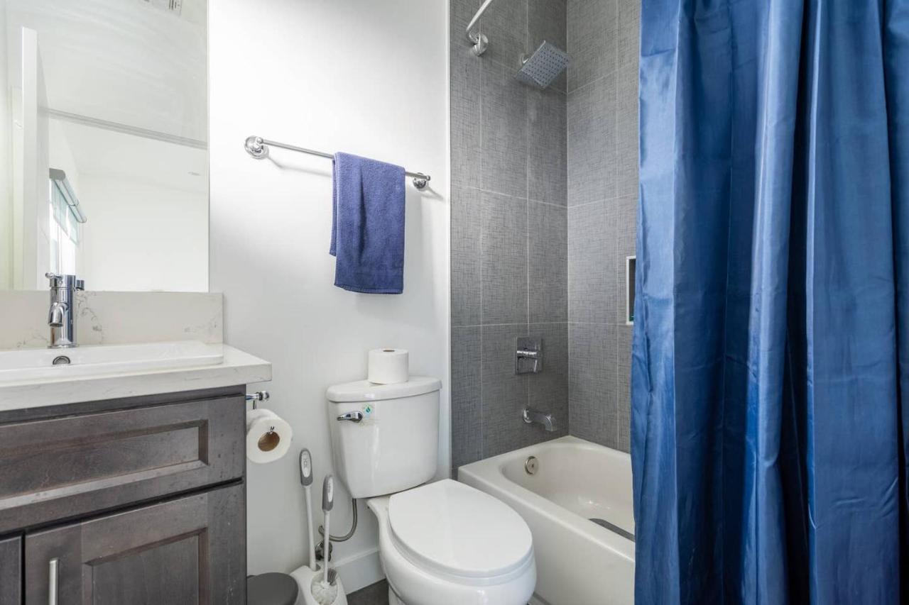 Cheerful 4br With Parking In East Hollywood *