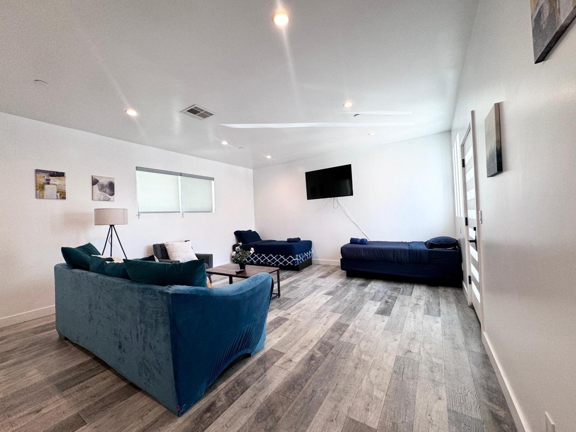 Holiday home Cheerful 4br With Parking In East Hollywood