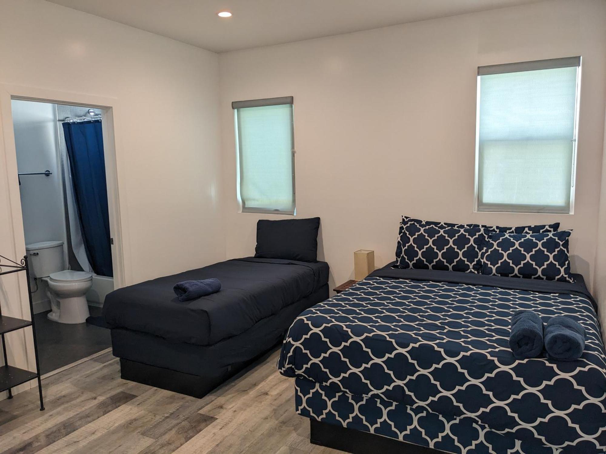 Cheerful 4br With Parking In East Hollywood