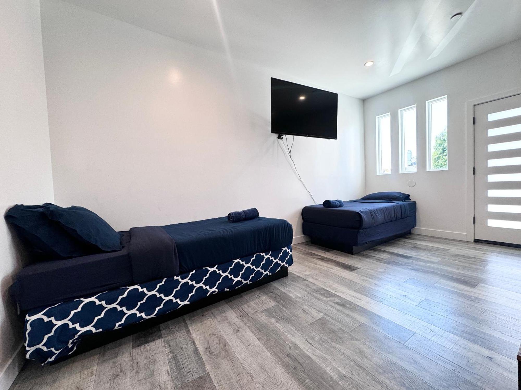 Holiday home Cheerful 4br With Parking In East Hollywood